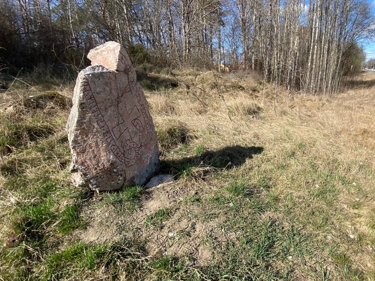 En obegriplig runsten i&nbsp;Vallstanäs